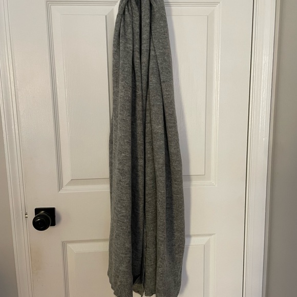 NWT Zara Gray Scarf - Picture 3 of 3